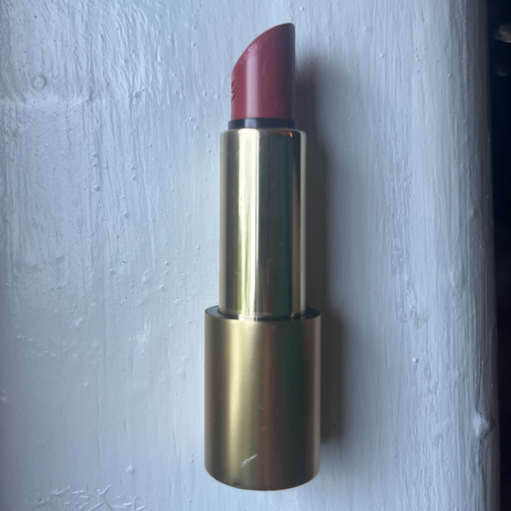 Lisa Eldrige Je Ne Sais Quoi
LUXURIOUSLY LUCENT LIP COLOUR